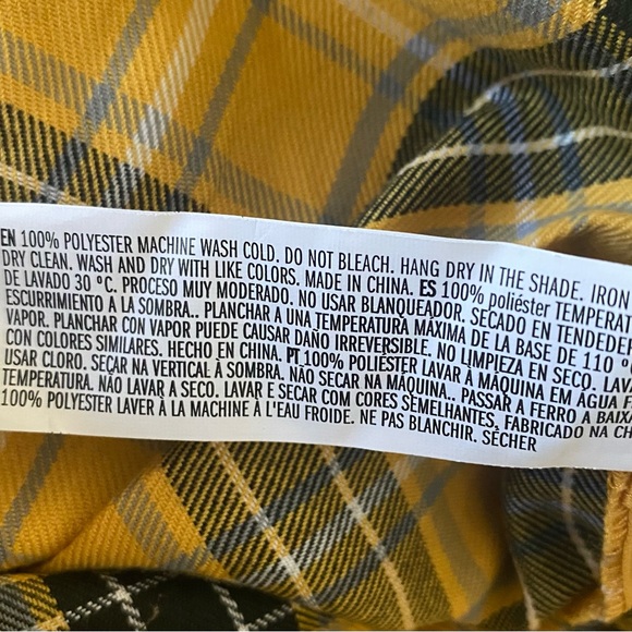 Bundle of pleaded plaid mini skirts - Picture 8 of 8